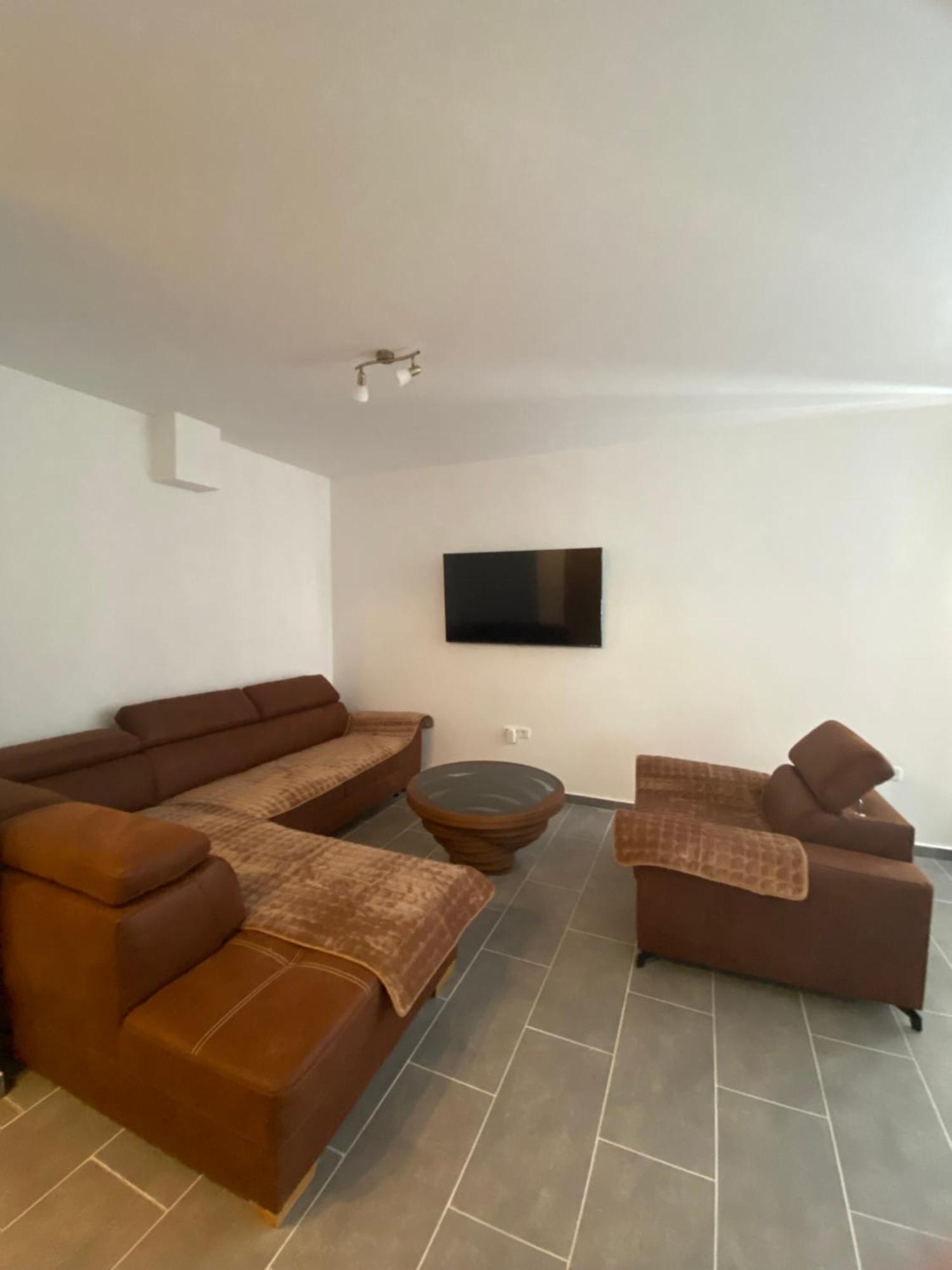 Vucicevic Apartman *